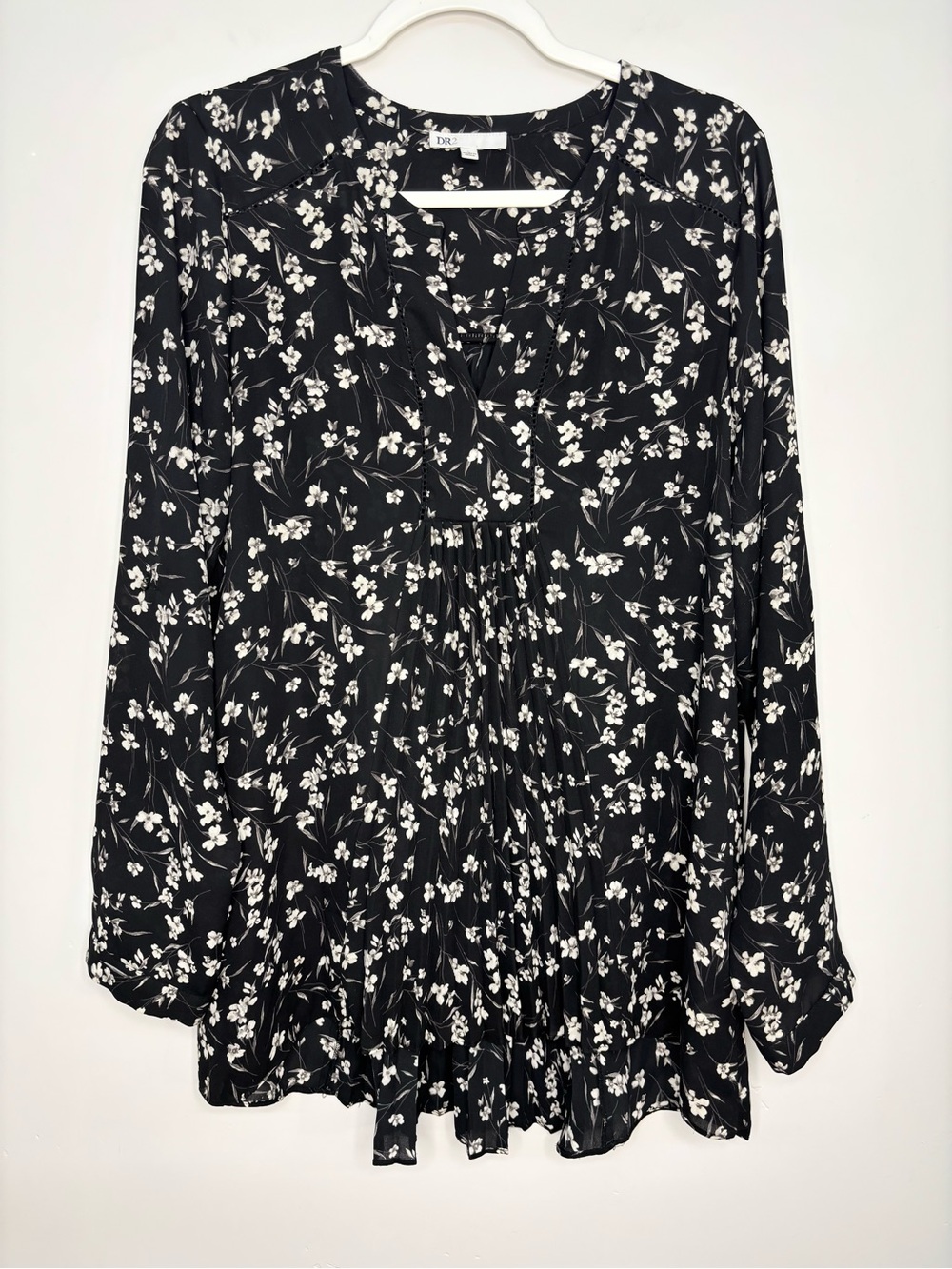 DR2 Black Floral High Low Blouse Pleated Front Back Long Sleeve Top Size Large